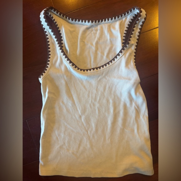 Old Navy cream tank with brown detail - Picture 2 of 2
